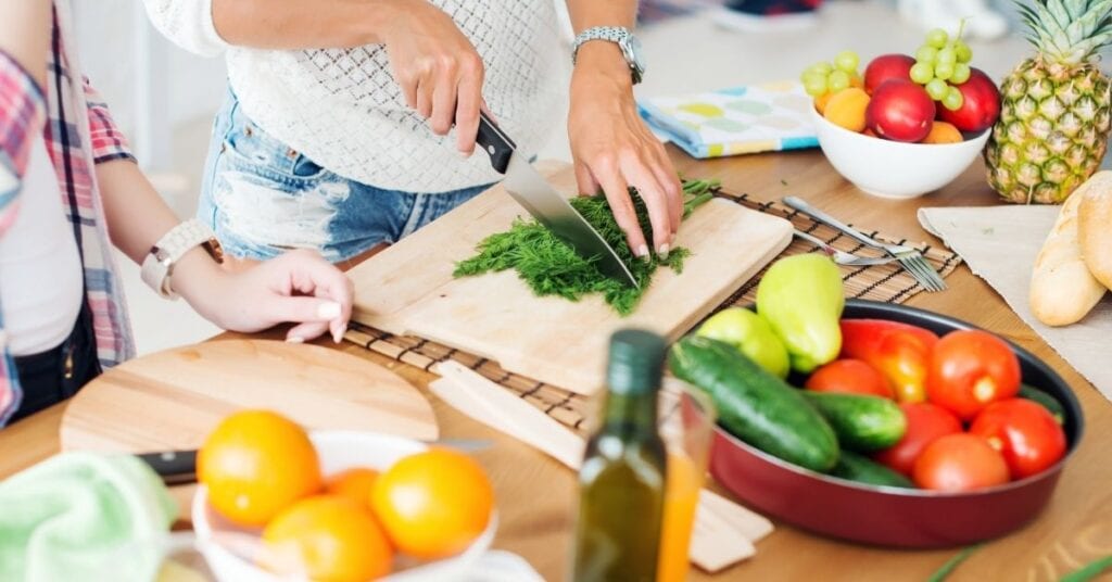 mom doing her mom daily routine checklist and meal prep